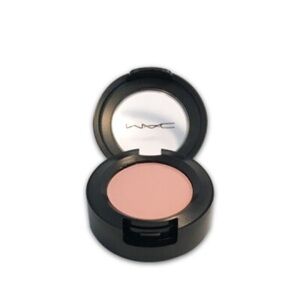 MAC Cosmetics Hello There single eyeshadow